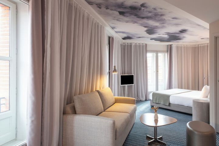 Room 48 of 80