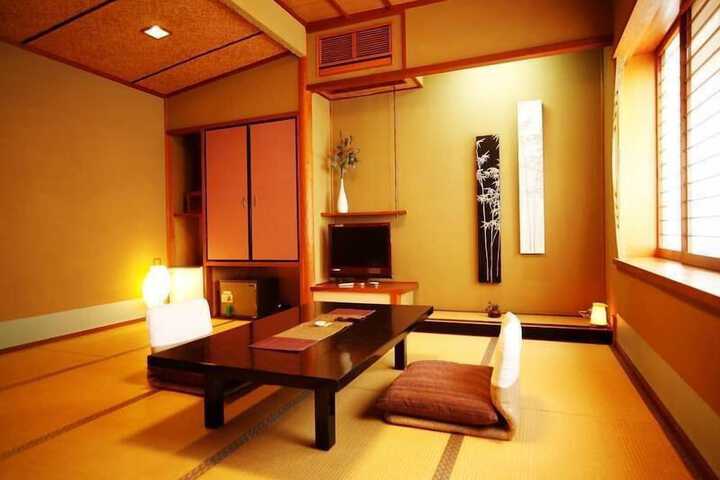 Room 19 of 108