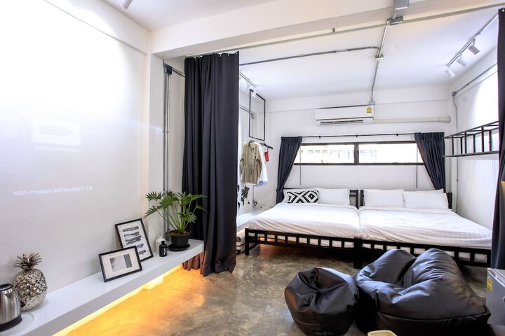 Room 16 of 108