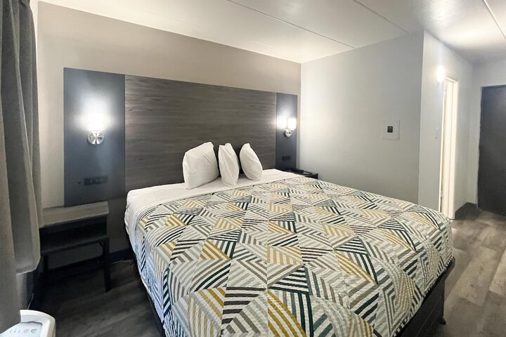 Room 10 of 30