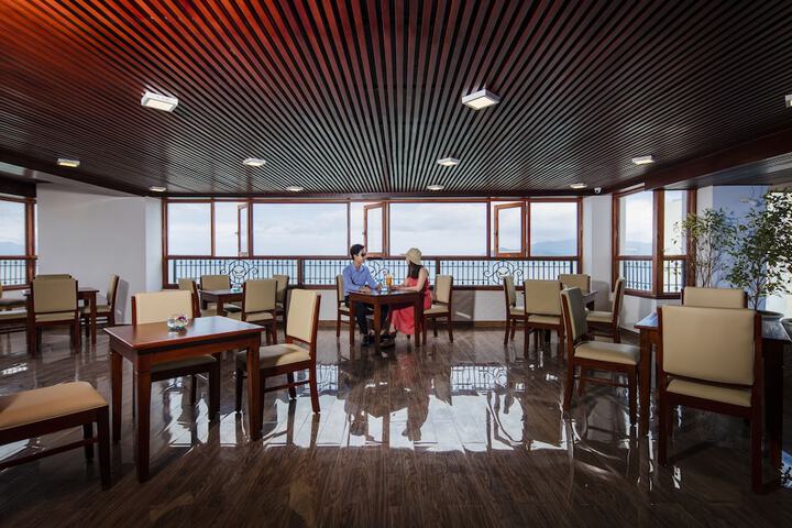 Dining 140 of 189