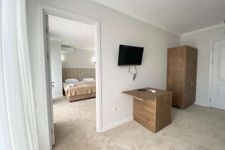 Room 7 of 19