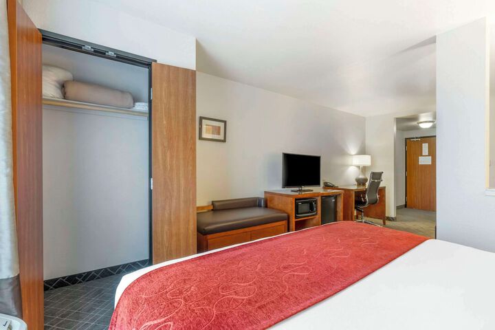 1 King Bed Suite (6 of 16)