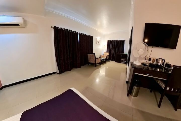 Room 9 of 49