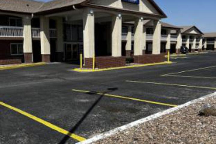 Exterior of Days Inn Hays