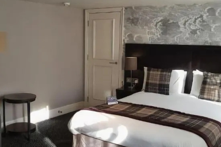 Room 6 of 21