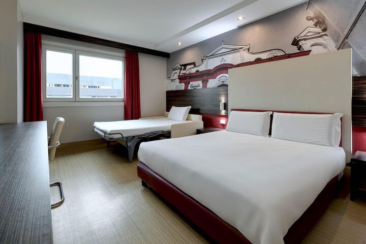 Room 15 of 30