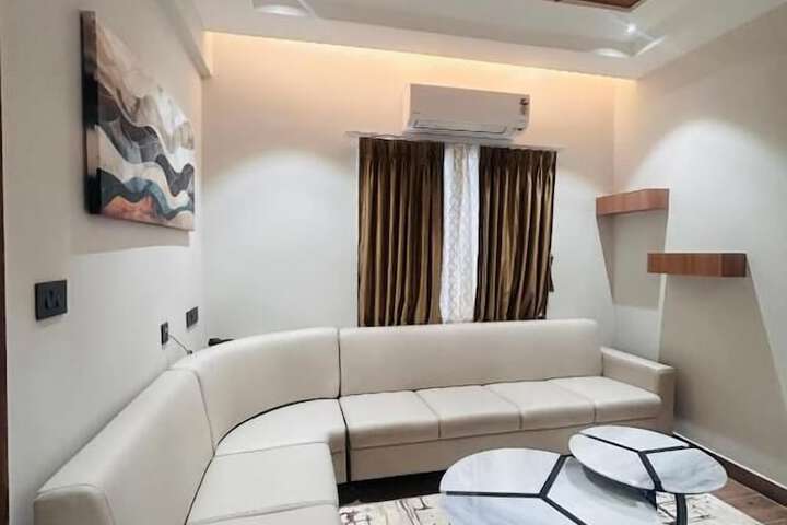 Room 20 of 33