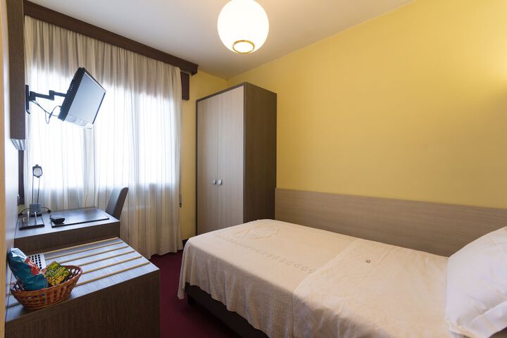 Room 4 of 45