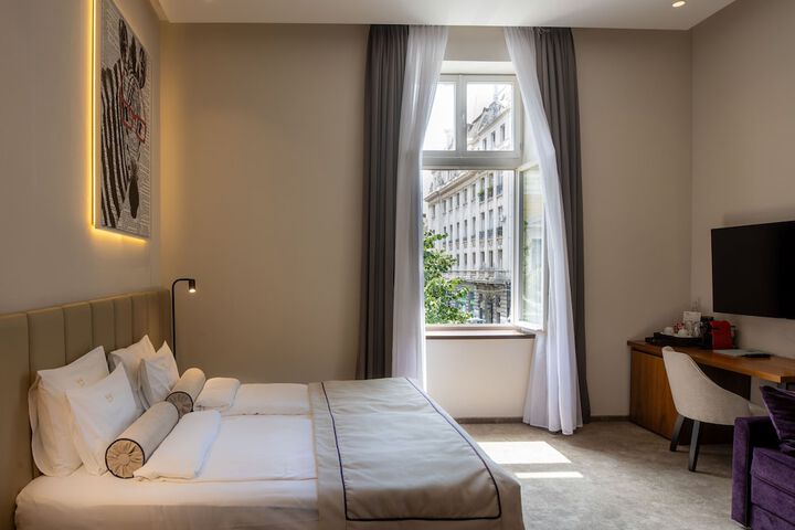 Room 8 of 50