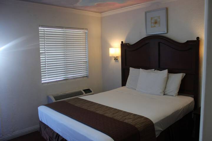 Room 26 of 68