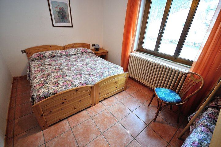 Room 6 of 35