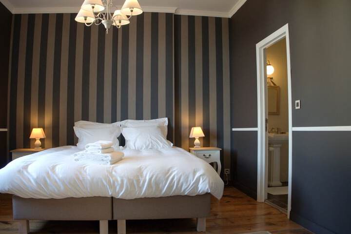 Room 8 of 43