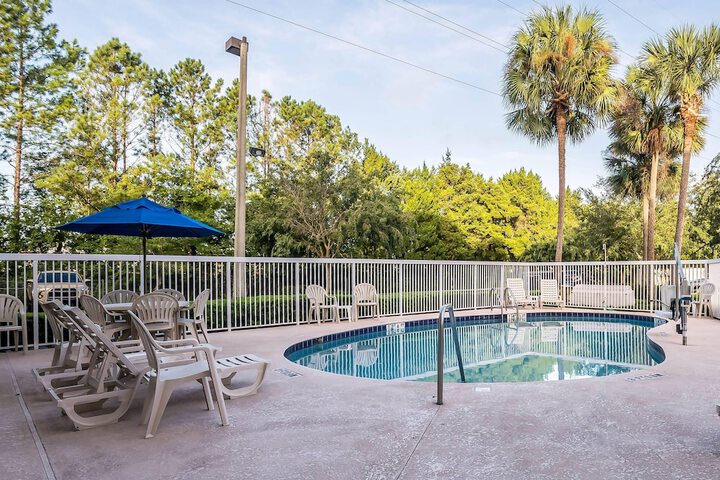 Hotel with Pool