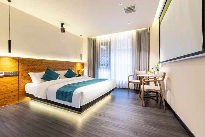 Room 46 of 77