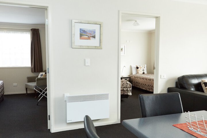Room 3 of 82