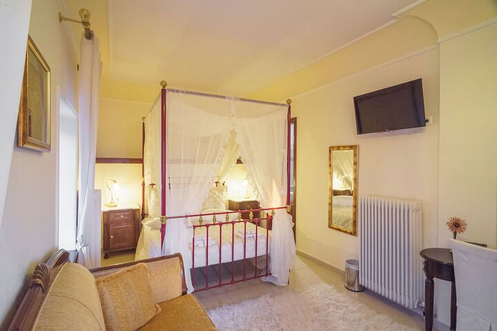 Room 7 of 97