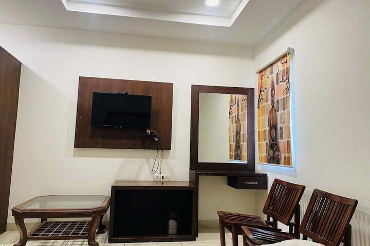 Room 17 of 31