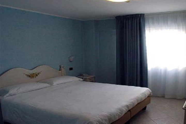 Room 12 of 47