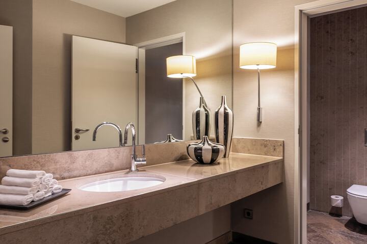 Room 320 of 457