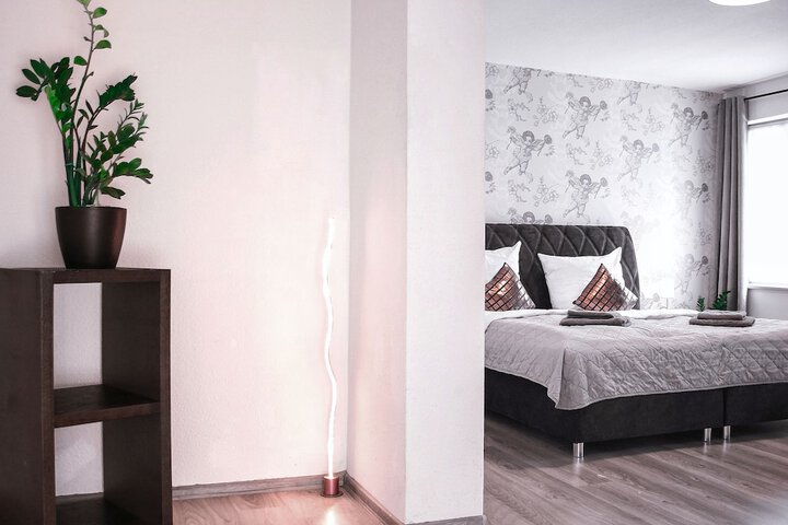 Room 6 of 17