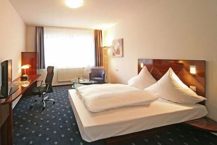 Room 9 of 31
