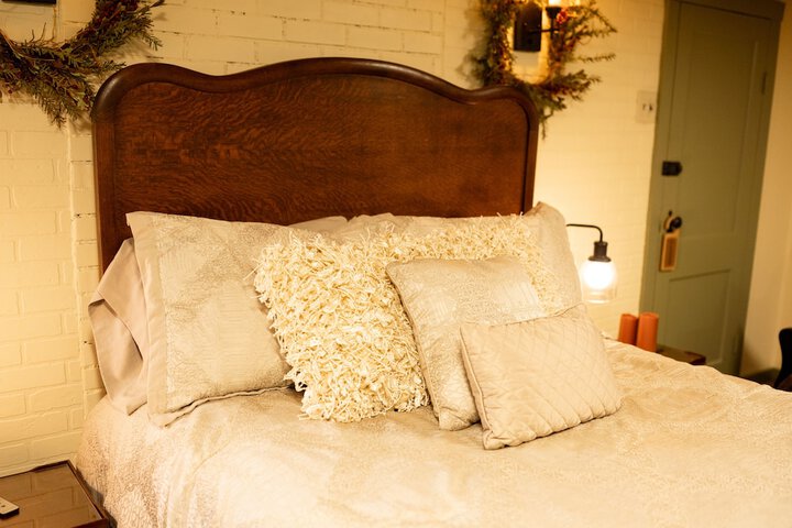 Room 2 of 230