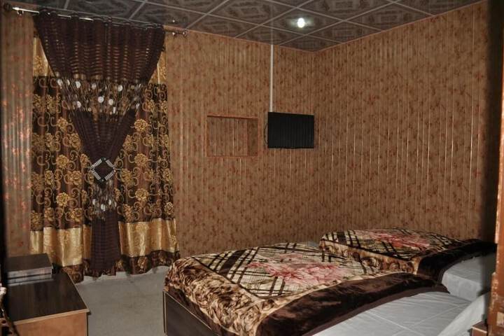 Room 11 of 40