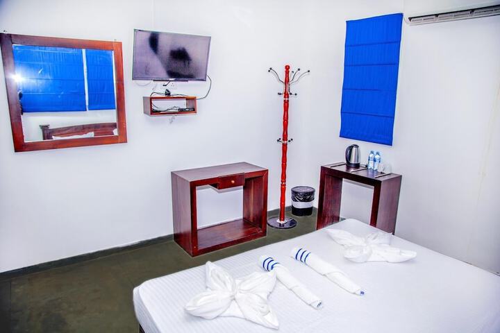 Room 6 of 30