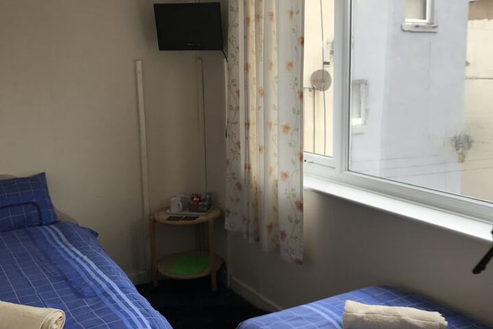 Room 9 of 48