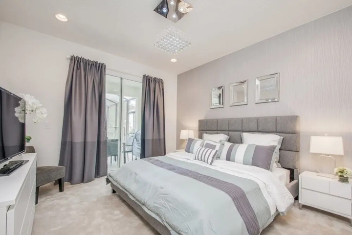 Room 5 of 20