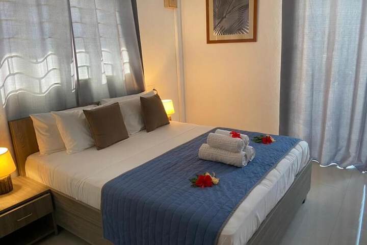 Room 2 of 16