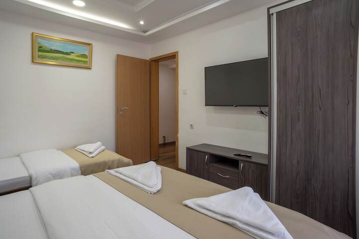 Room 5 of 13