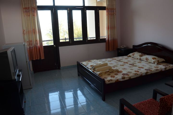 Room 2 of 34