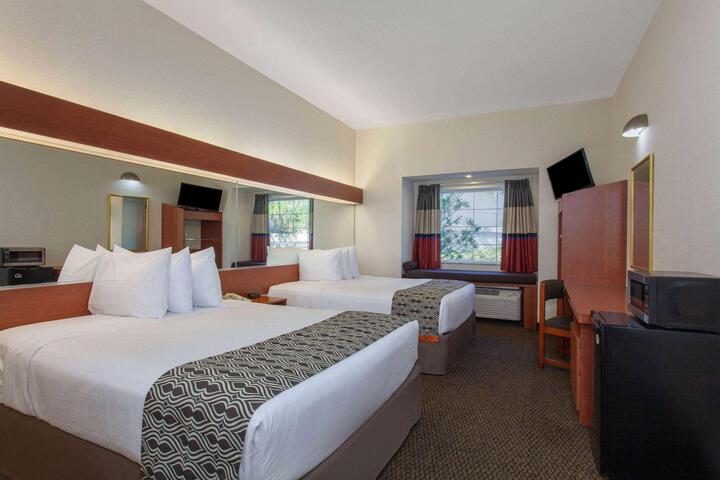 1 Queen Bed Accessible Room (9 of 34)