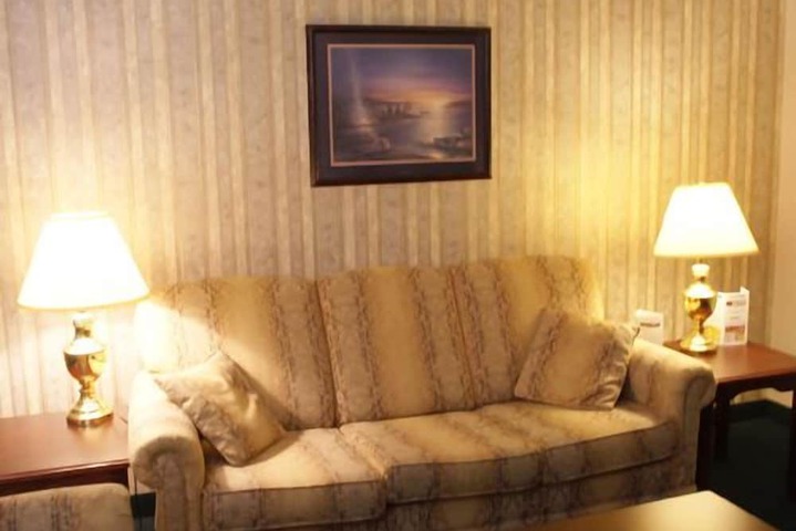 Room 9 of 32