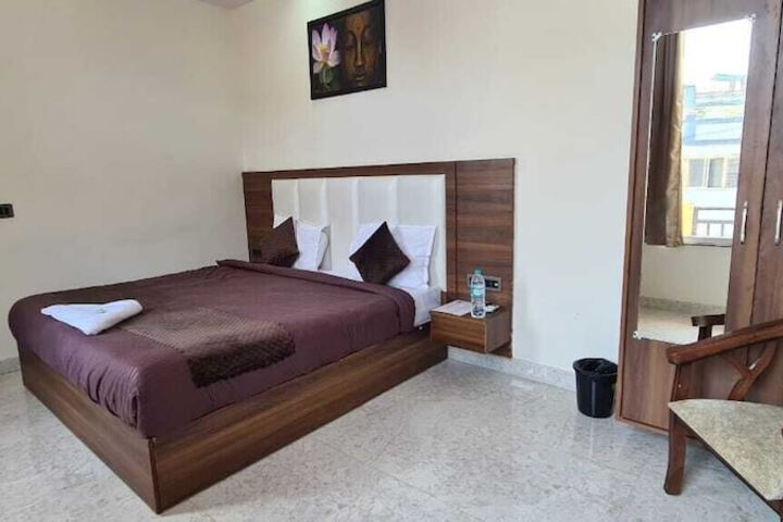 Room 4 of 19