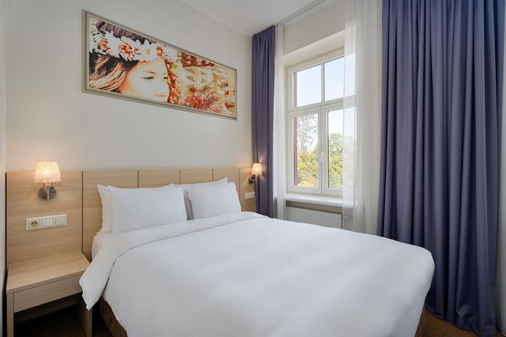 Room 20 of 99