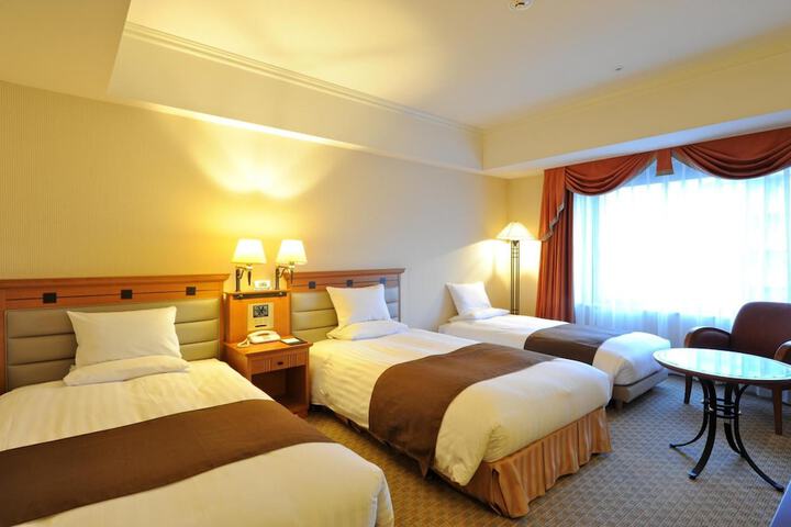 Room 15 of 48