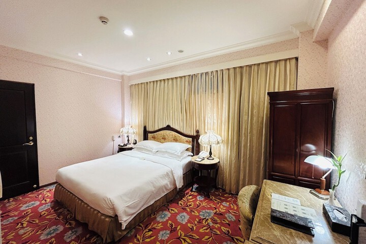 Room 72 of 216
