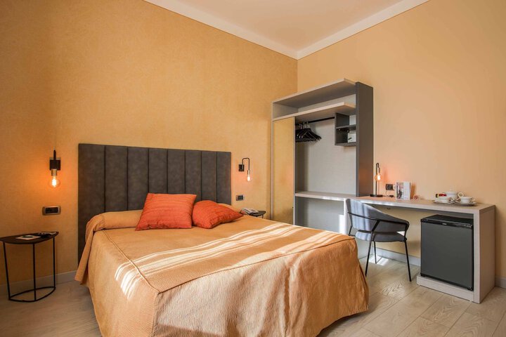 Room 33 of 65