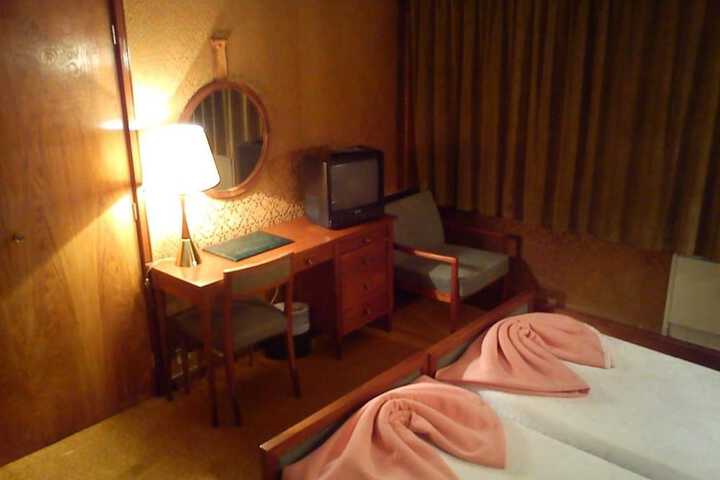Room 10 of 34