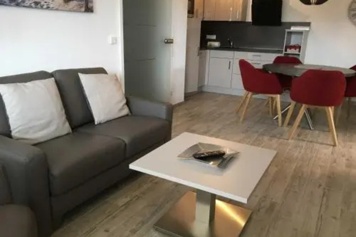 Room 5 of 18