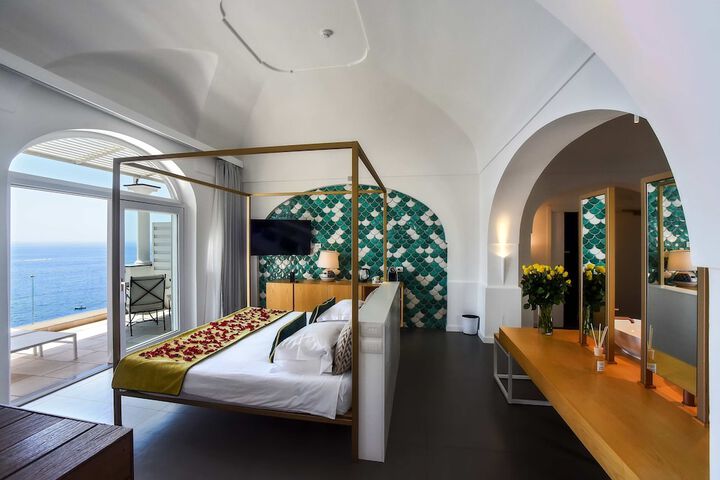 Room 34 of 112
