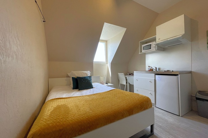 Room 44 of 75