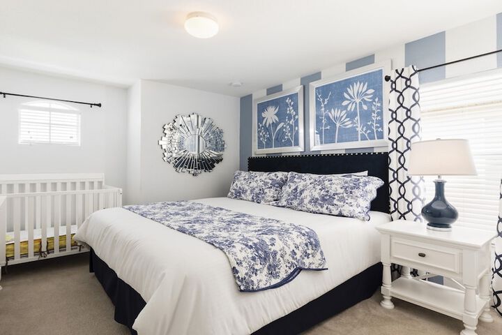 Room 35 of 710