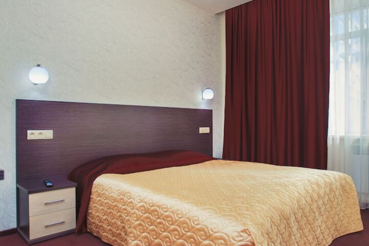 Room 11 of 42