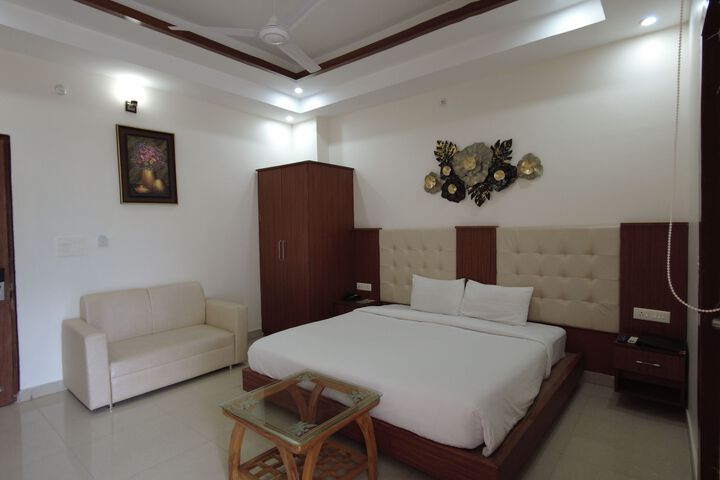 Room 36 of 76