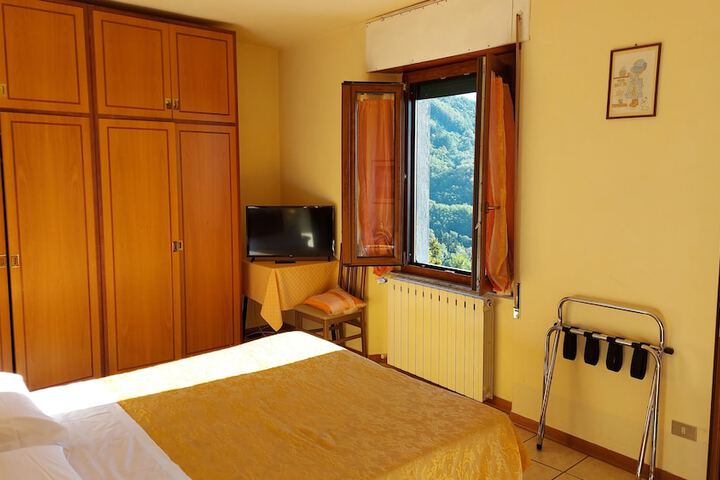 Room 8 of 27