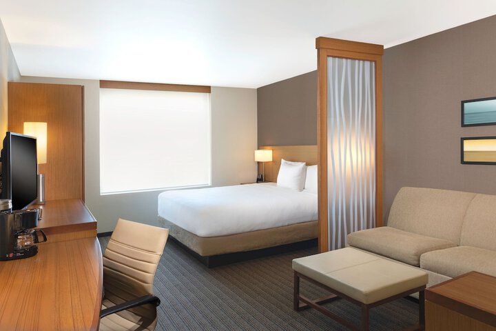 Room 4 of 33